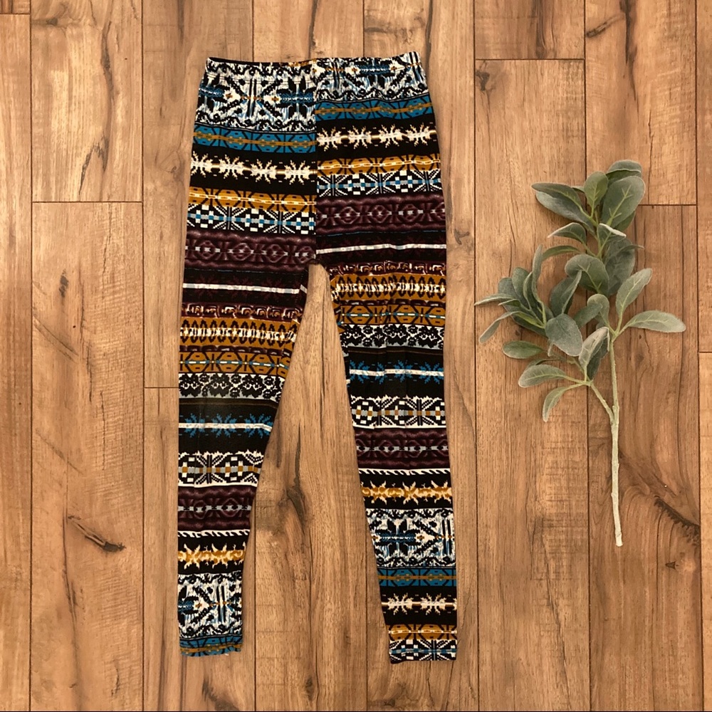 🪴3/$15 soft leggings in fun colorful pattern